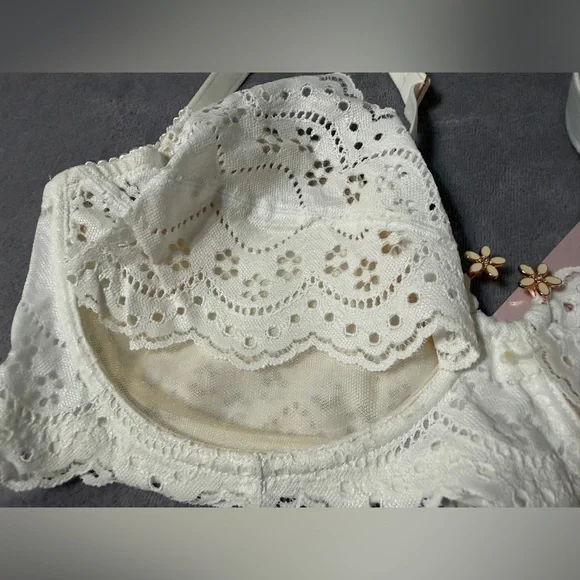 Lace Underwire Bra in White - SXF - Picture 9 of 14